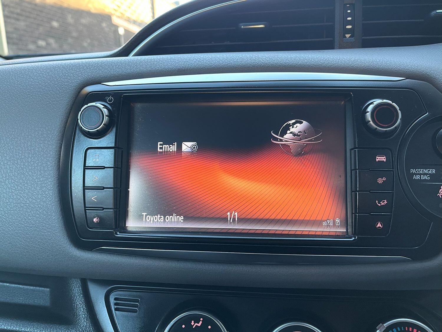 Used Toyota Yaris 2015 for sale - 76482972: Photo 59