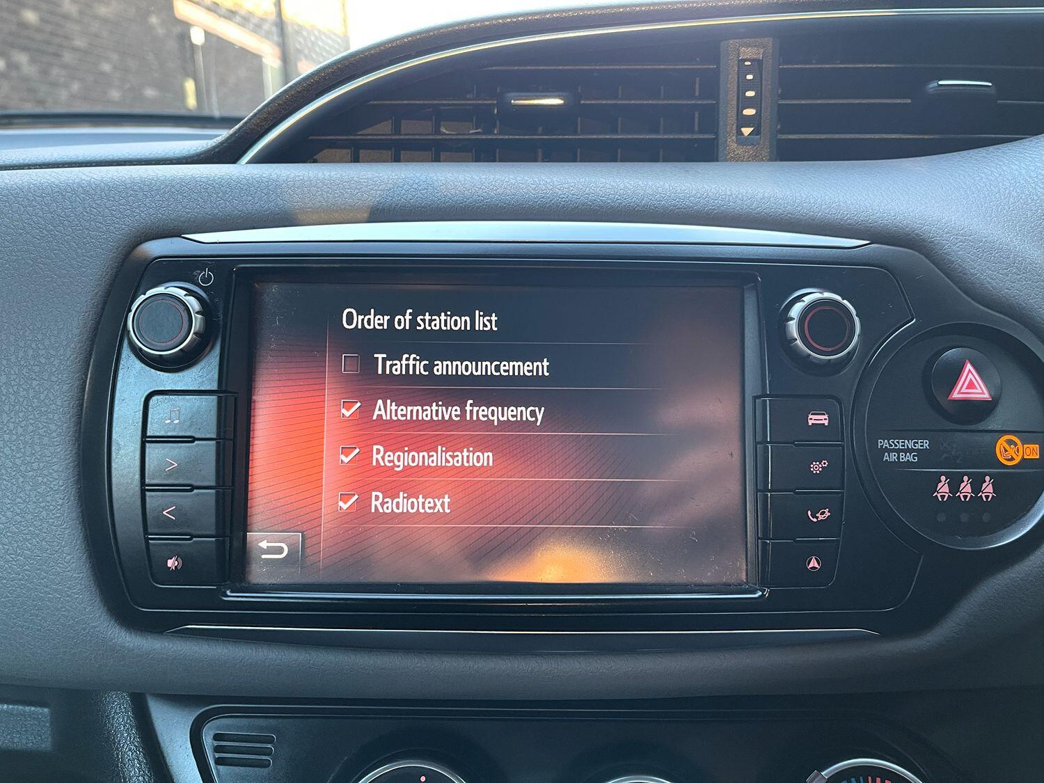 Used Toyota Yaris 2015 for sale - 76482972: Photo 63