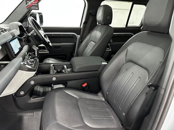 Used Land Rover Defender 2021 for sale - 77050399: Photo 32