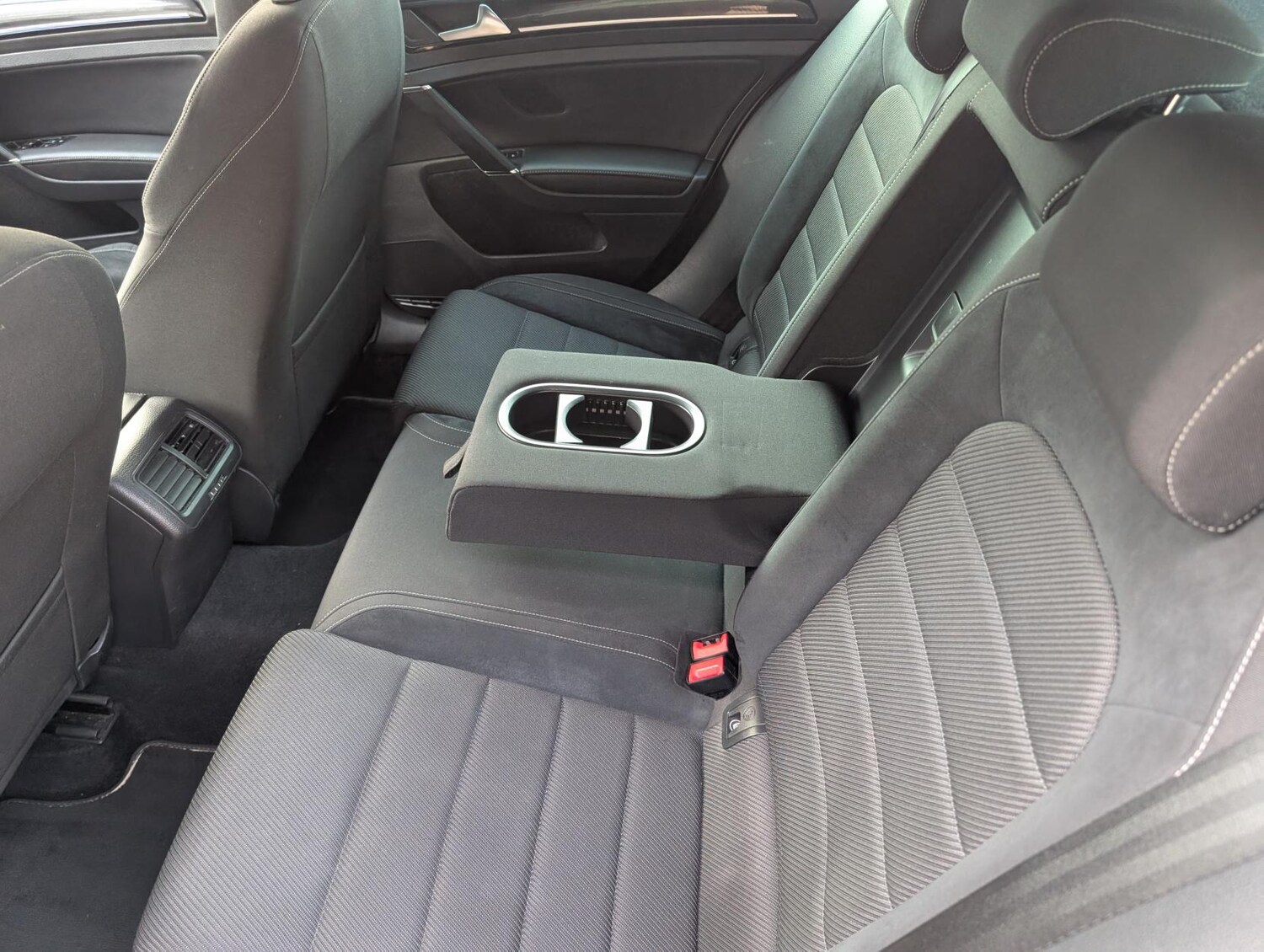 Used Volkswagen Golf 2018 for sale - 77739520: Photo 24