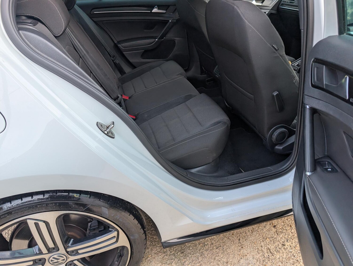 Used Volkswagen Golf 2018 for sale - 77739520: Photo 25