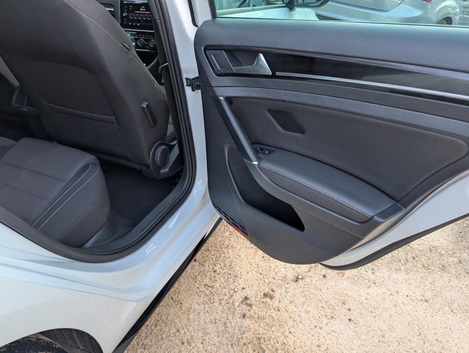 Used Volkswagen Golf 2018 for sale - 77739520: Photo 26