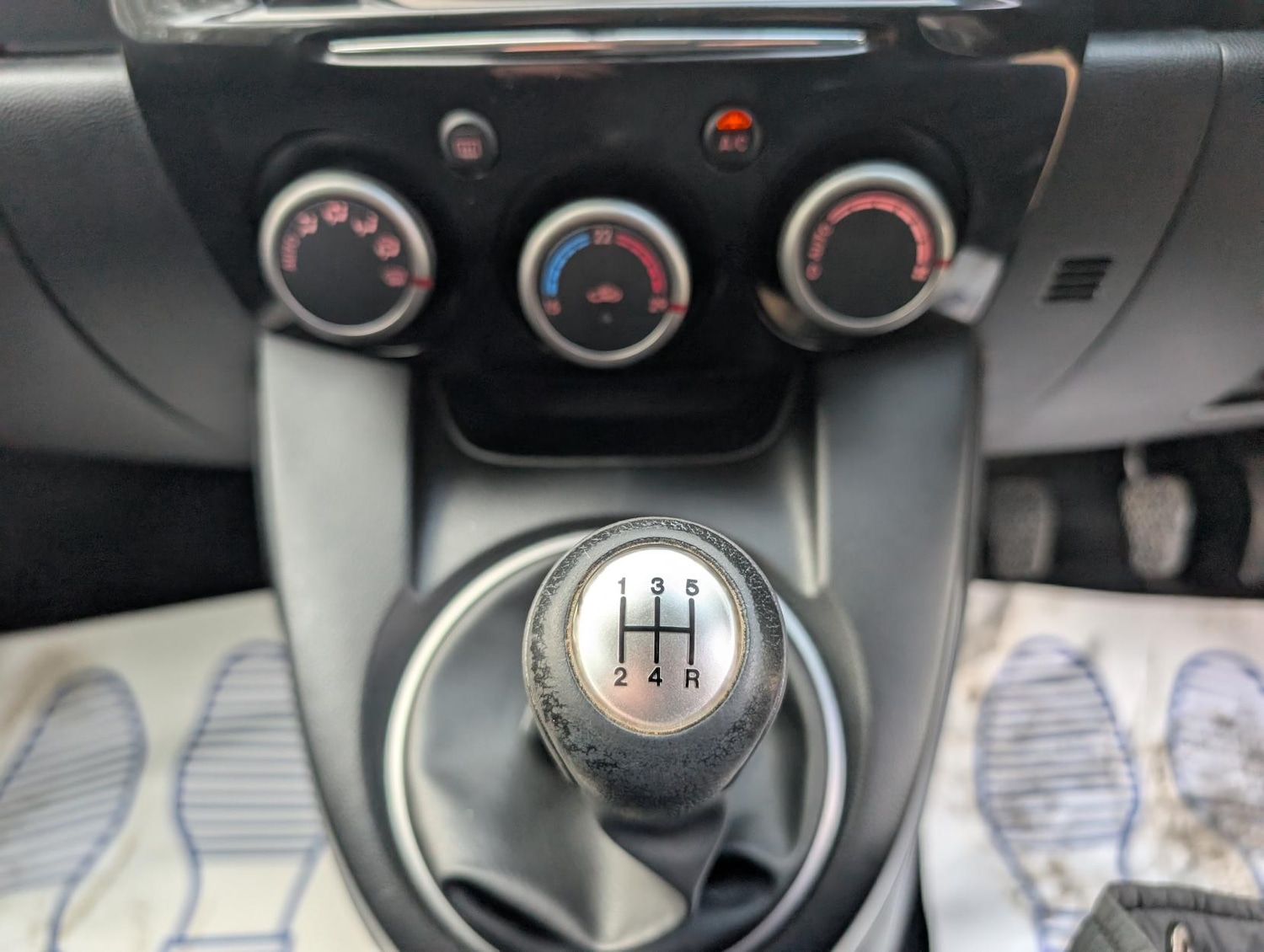 Used Mazda Mazda2 2015 for sale - 77482250: Photo 18