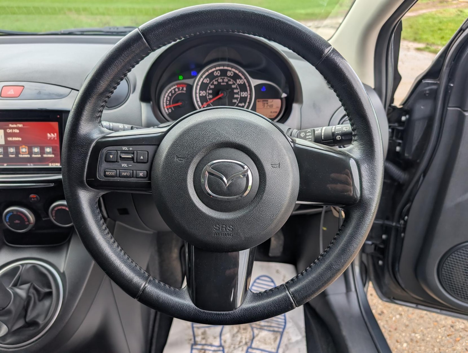 Used Mazda Mazda2 2015 for sale - 77482250: Photo 25