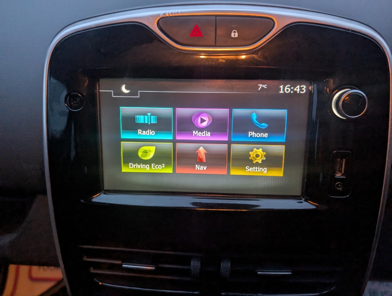 Used Renault Clio 2016 for sale - 76477029: Photo 10