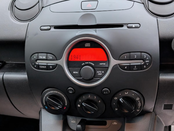 Used Mazda Mazda2 2008 for sale - 76299528: Photo 8