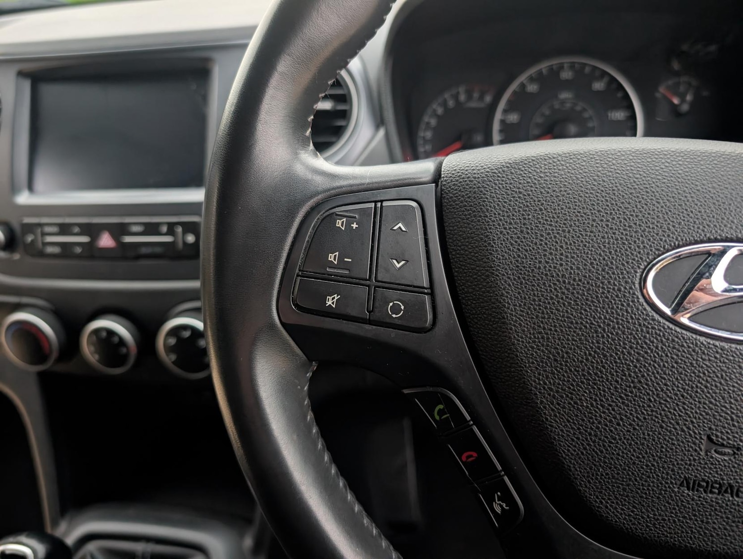 Used Hyundai i10 2018 for sale - 76647778: Photo 13