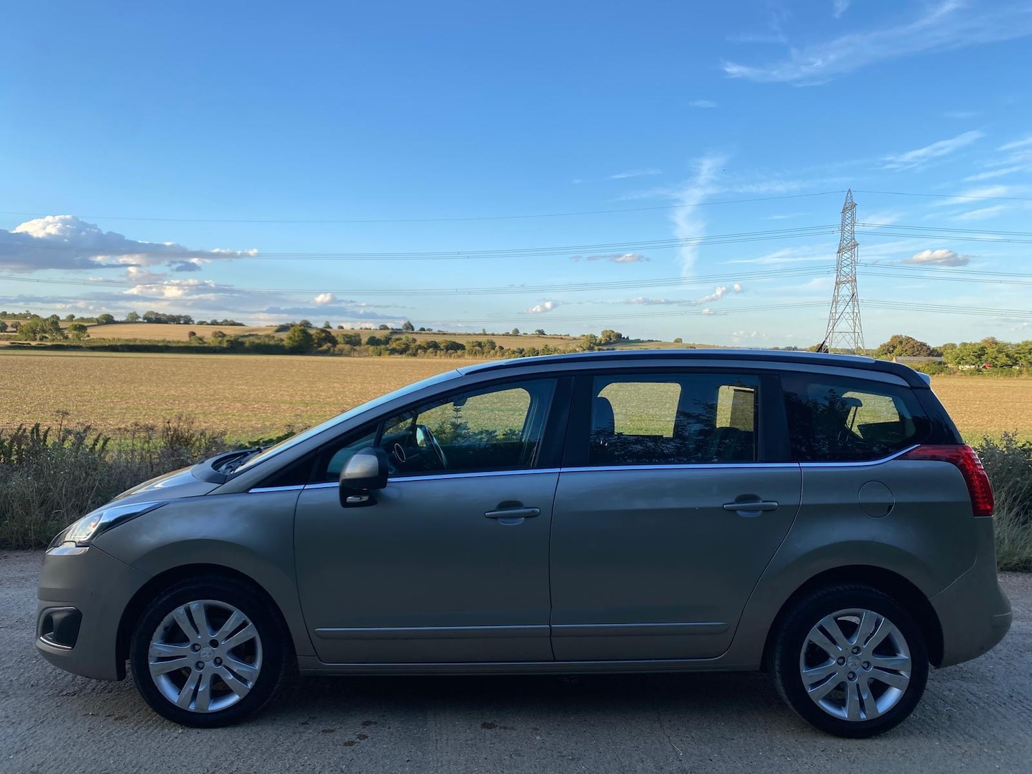 Used Peugeot 5008 2015 for sale - 76477028: Photo 8