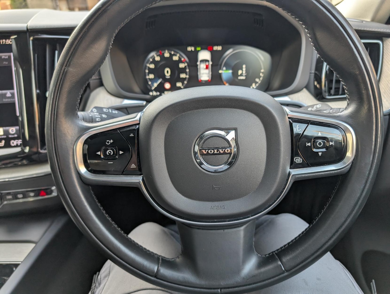 Used Volvo XC60 2021 for sale - 77097100: Photo 36