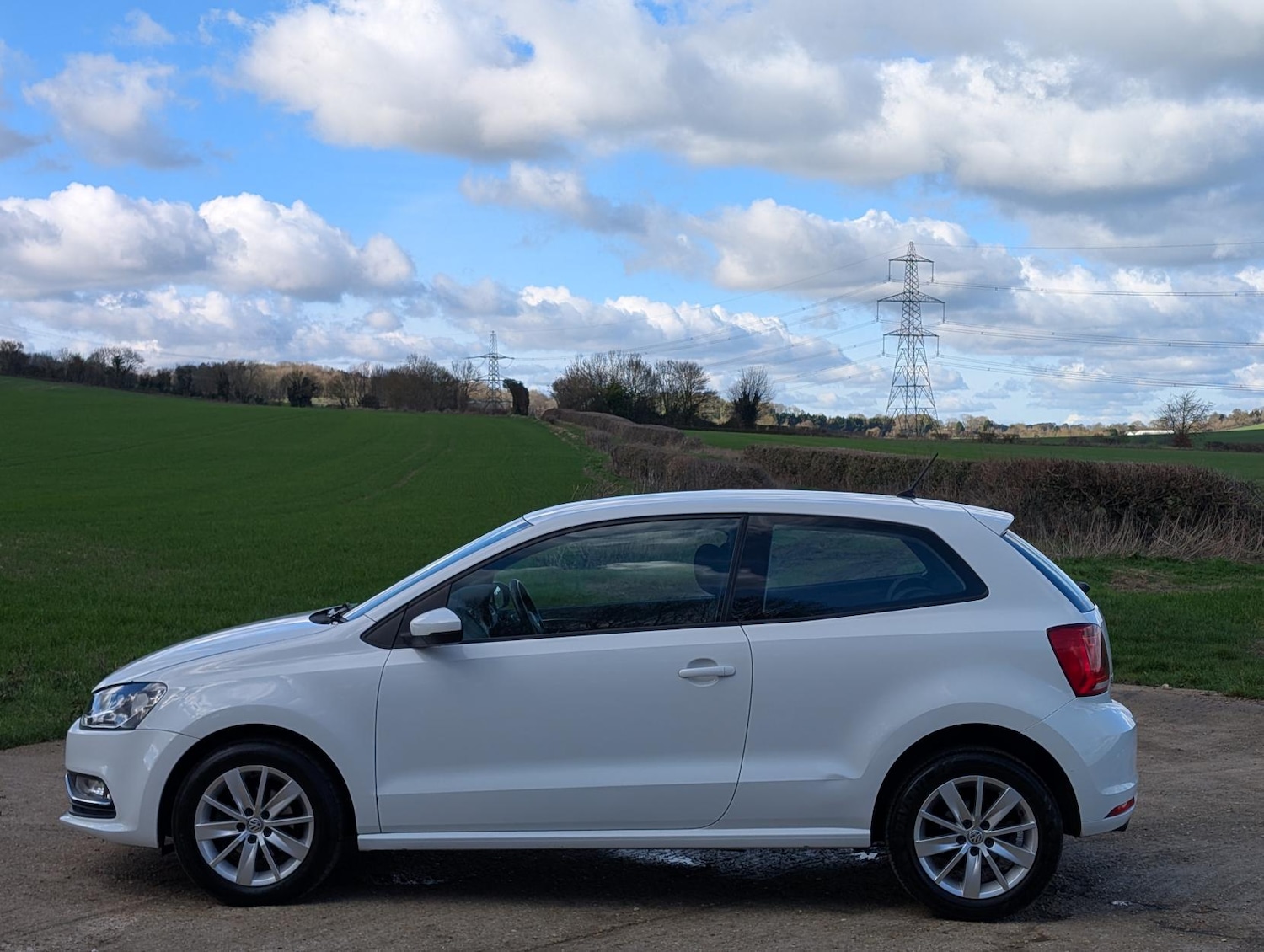 Used Volkswagen Polo 2015 for sale - 77556948: Photo 2