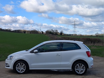 Used Volkswagen Polo 2015 for sale - 77556948: Photo