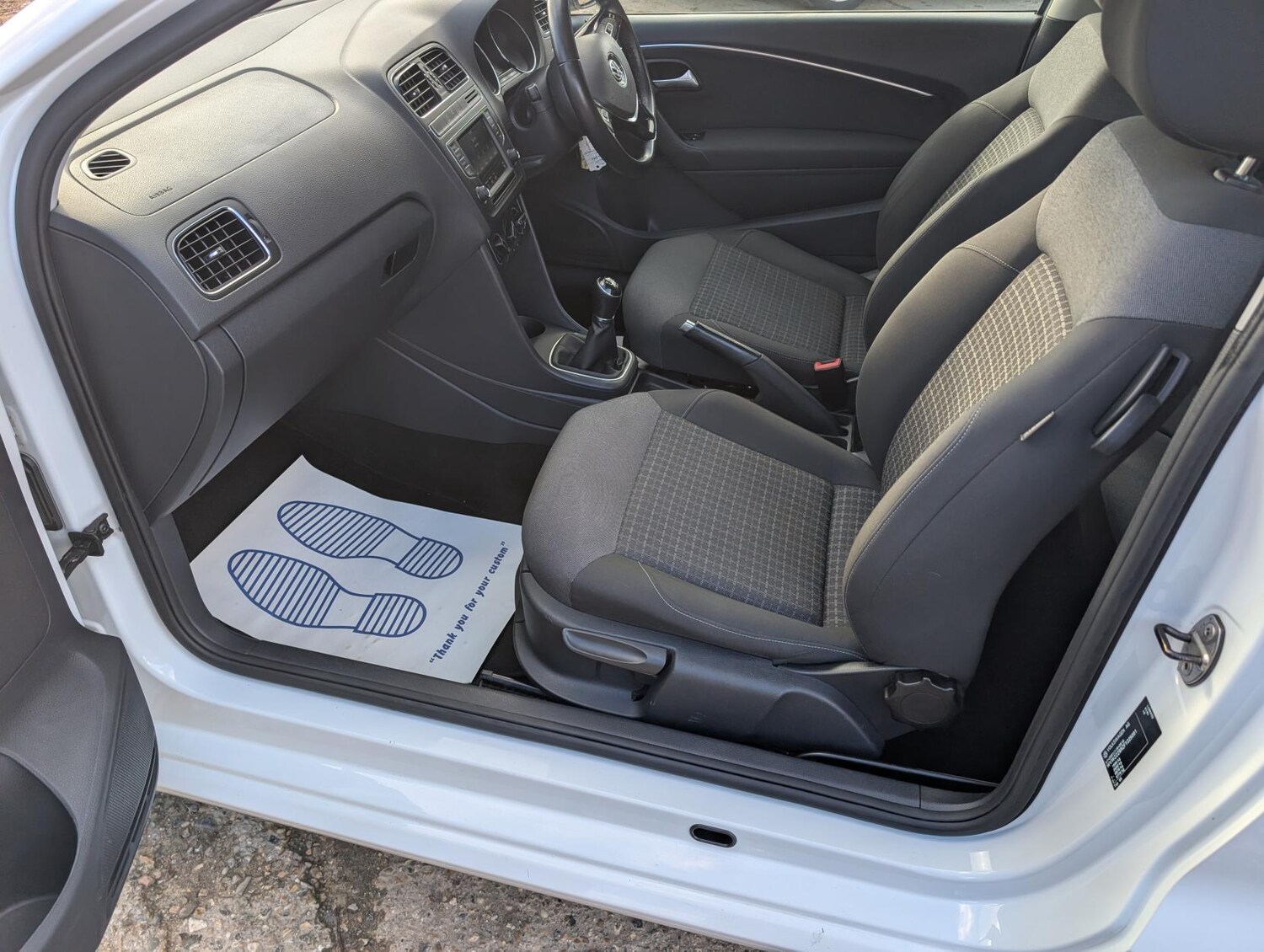 Used Volkswagen Polo 2015 for sale - 77556948: Photo 32