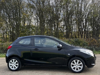 Used Mazda Mazda2 2010 for sale - 76494356: Photo