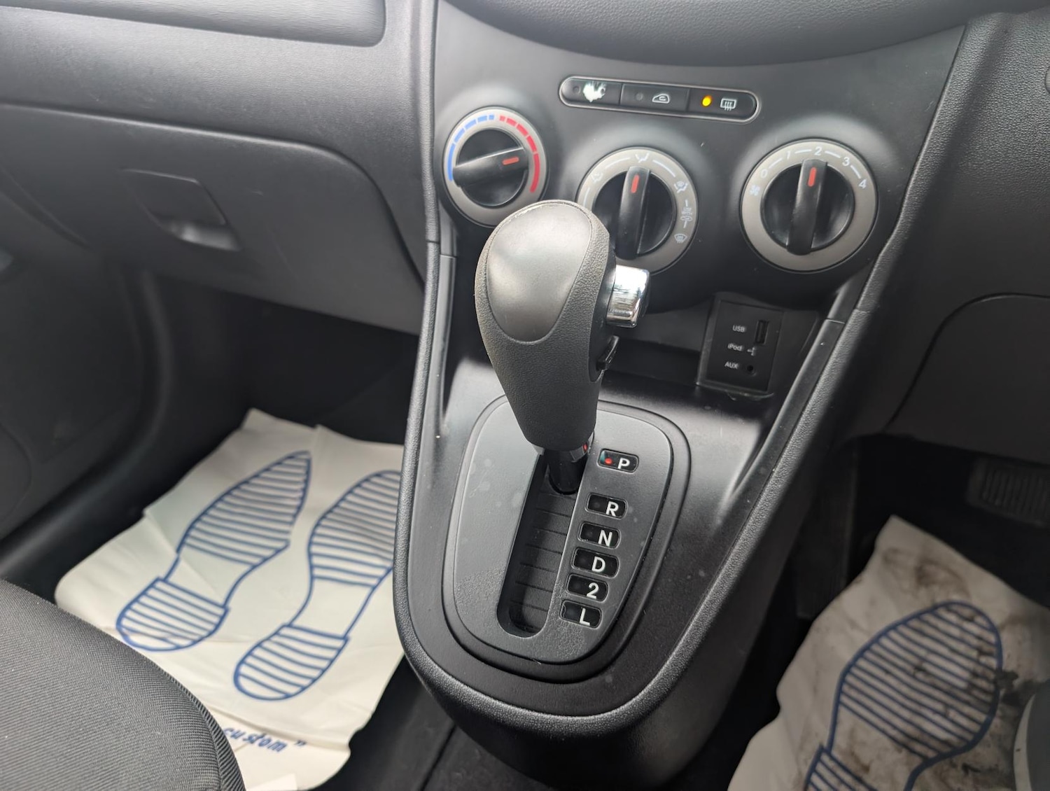 Used Hyundai i10 2013 for sale - 76835176: Photo 18