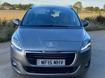 Used Peugeot 5008 2015 for sale - 75985524: Photo
