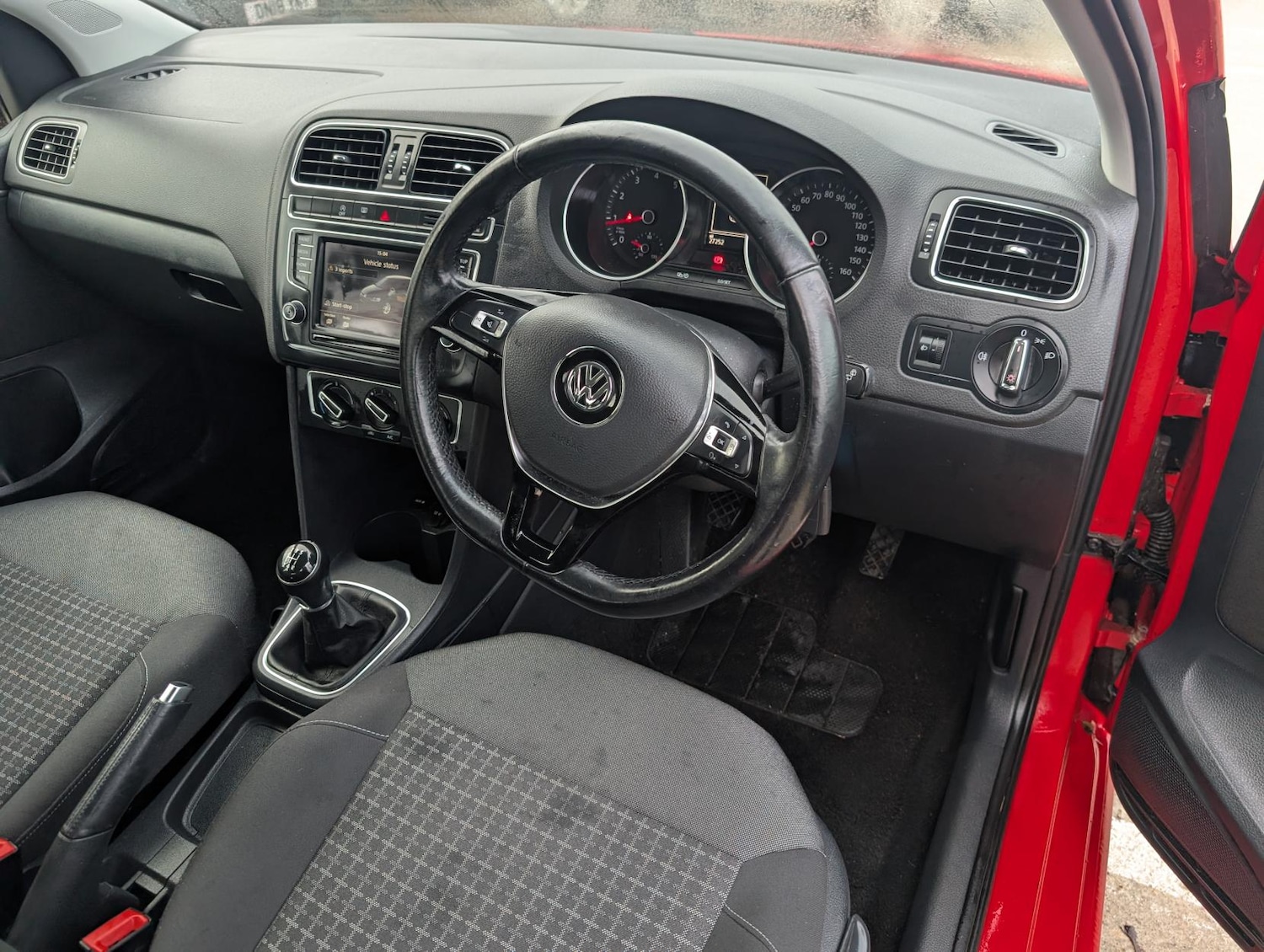 Used Volkswagen Polo 2014 for sale - 76856292: Photo 12