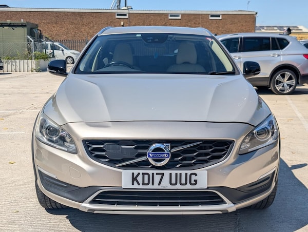 Used Volvo V60 2025 for sale - 75448324: Photo 3