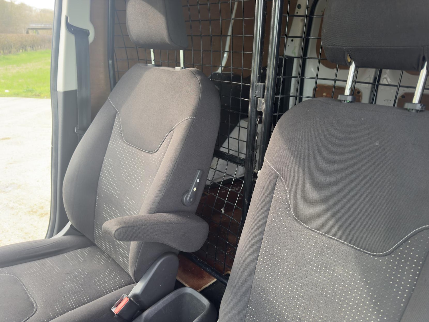 Used Ford Transit Courier 2015 for sale - 77584952: Photo 31