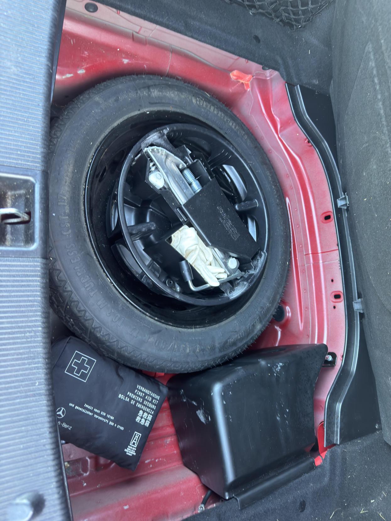 Used Mercedes-Benz E Class 2012 for sale - 76848927: Photo 40