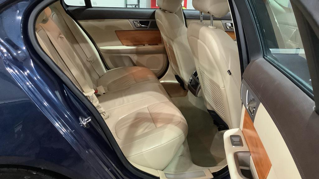 Used Jaguar XF 2010 for sale - 77319151: Photo 8