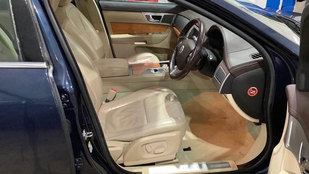 Used Jaguar XF 2010 for sale - 77319151: Photo 9