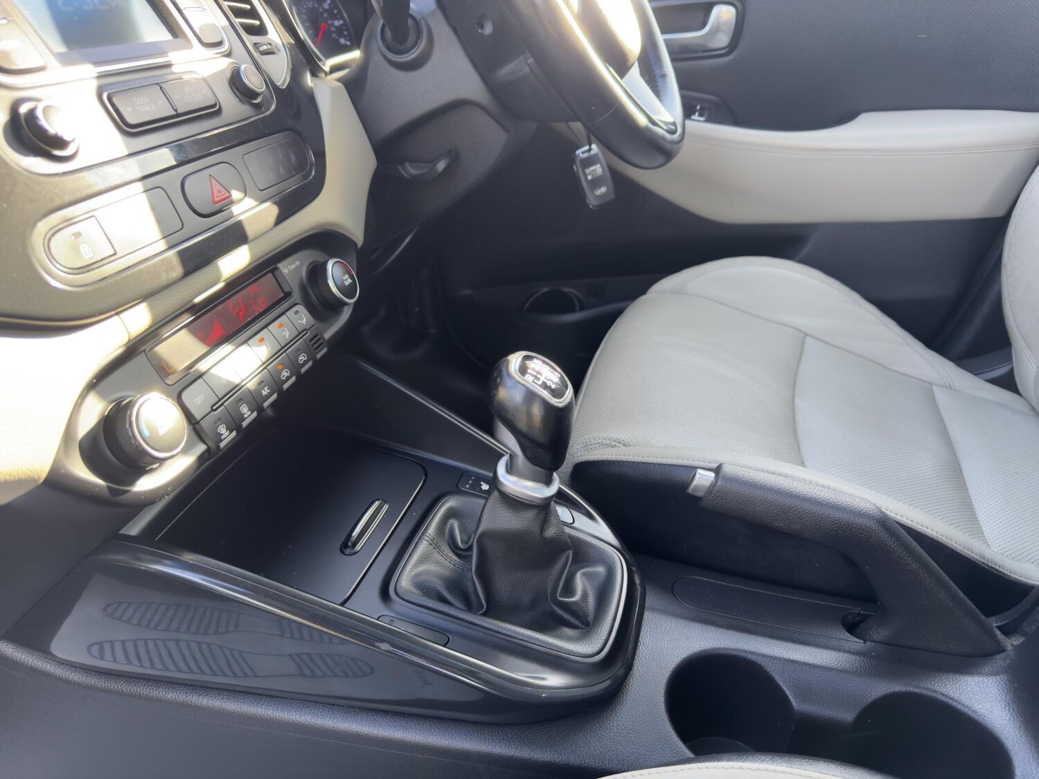 Used Kia Carens 2014 for sale - 77669453: Photo 41