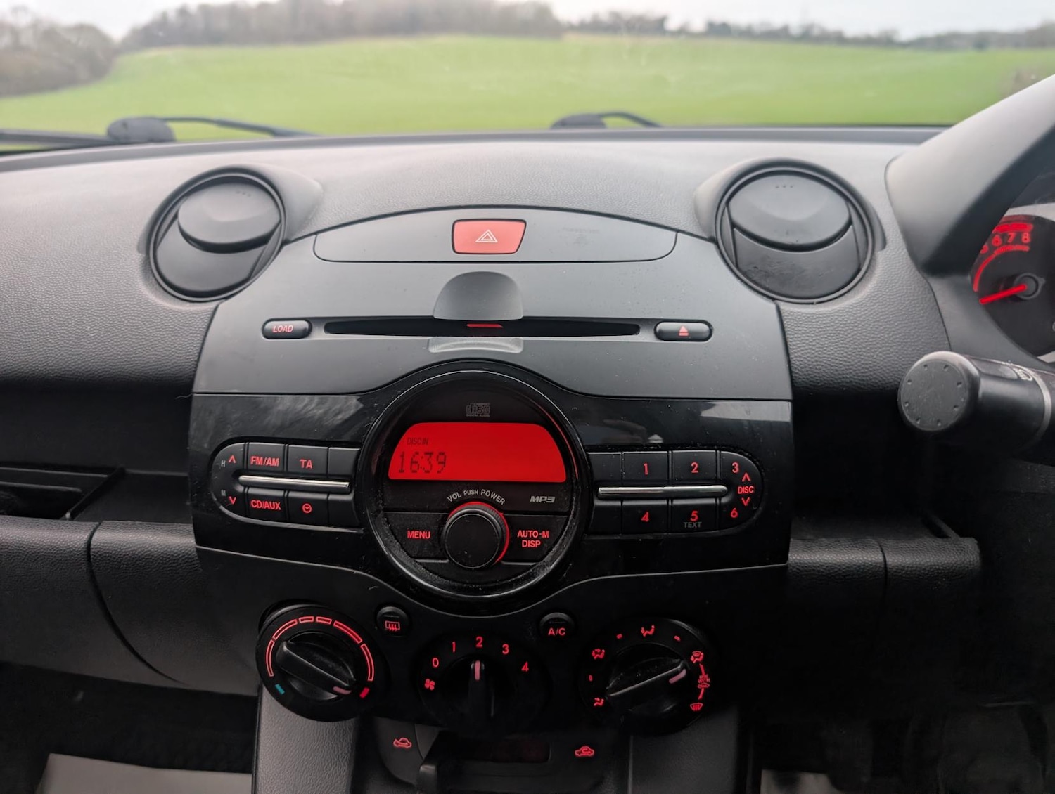 Used Mazda Mazda2 2011 for sale - 77151654: Photo 13