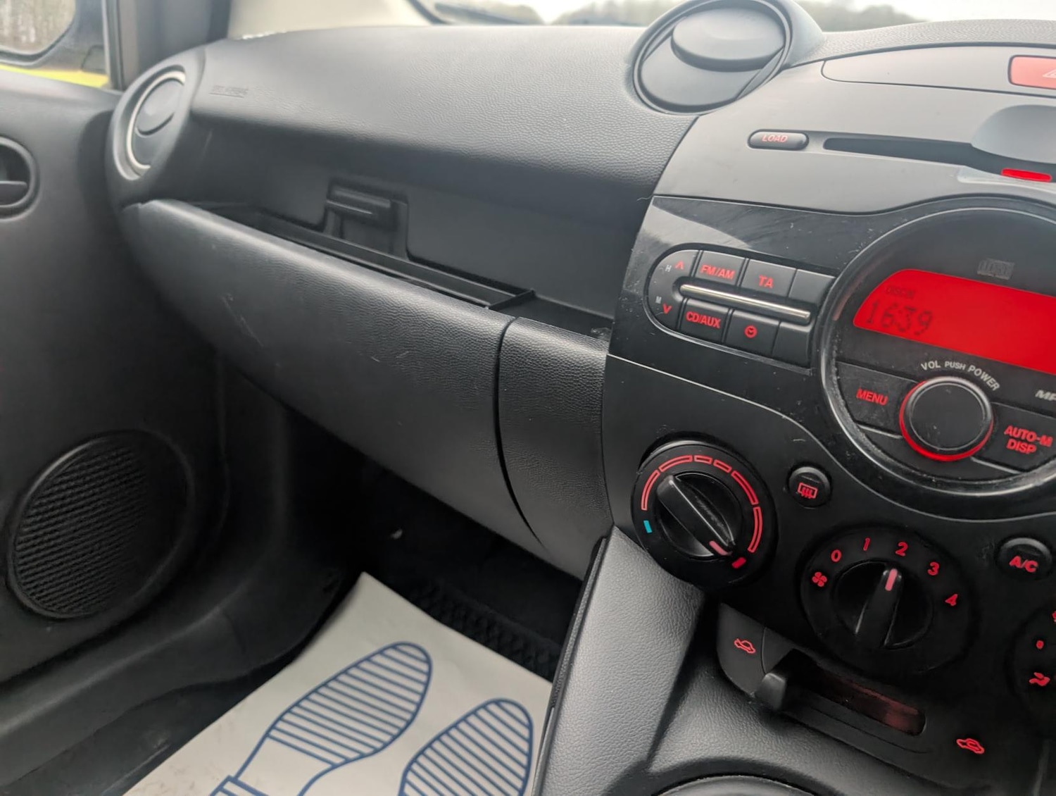 Used Mazda Mazda2 2011 for sale - 77151654: Photo 16