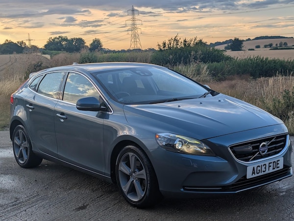 Used Volvo V40 2025 for sale - 75396747: Photo 1