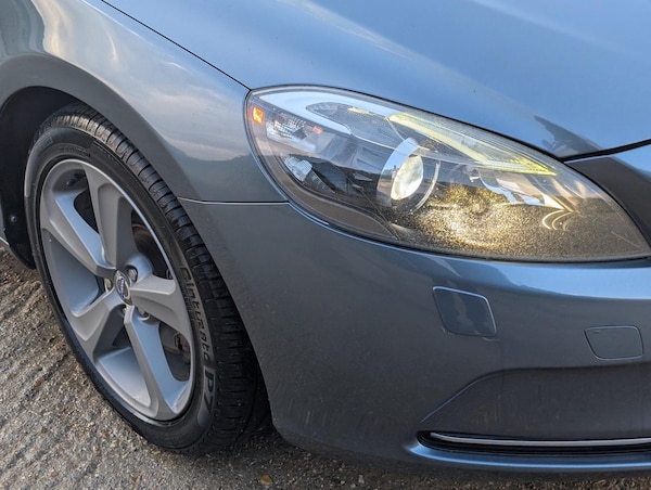 Used Volvo V40 2025 for sale - 75396747: Photo 2