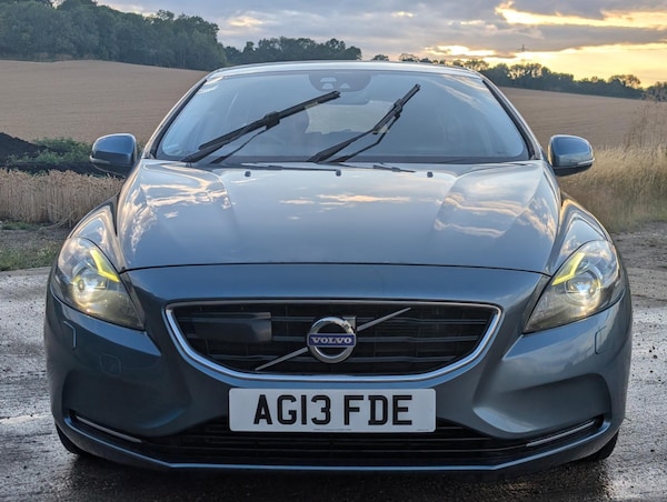 Used Volvo V40 2025 for sale - 75396747: Photo 3