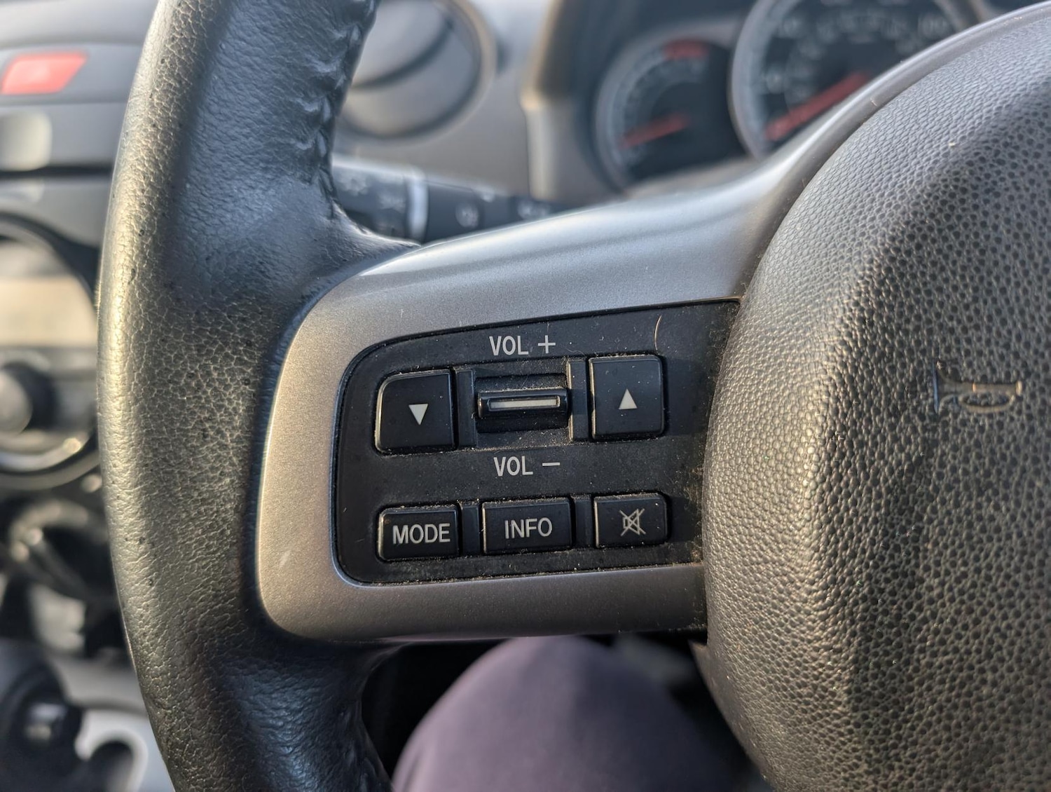 Used Mazda Mazda2 2010 for sale - 77562492: Photo 24