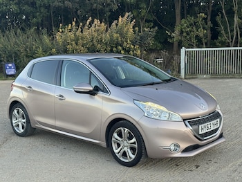 Peugeot - 208