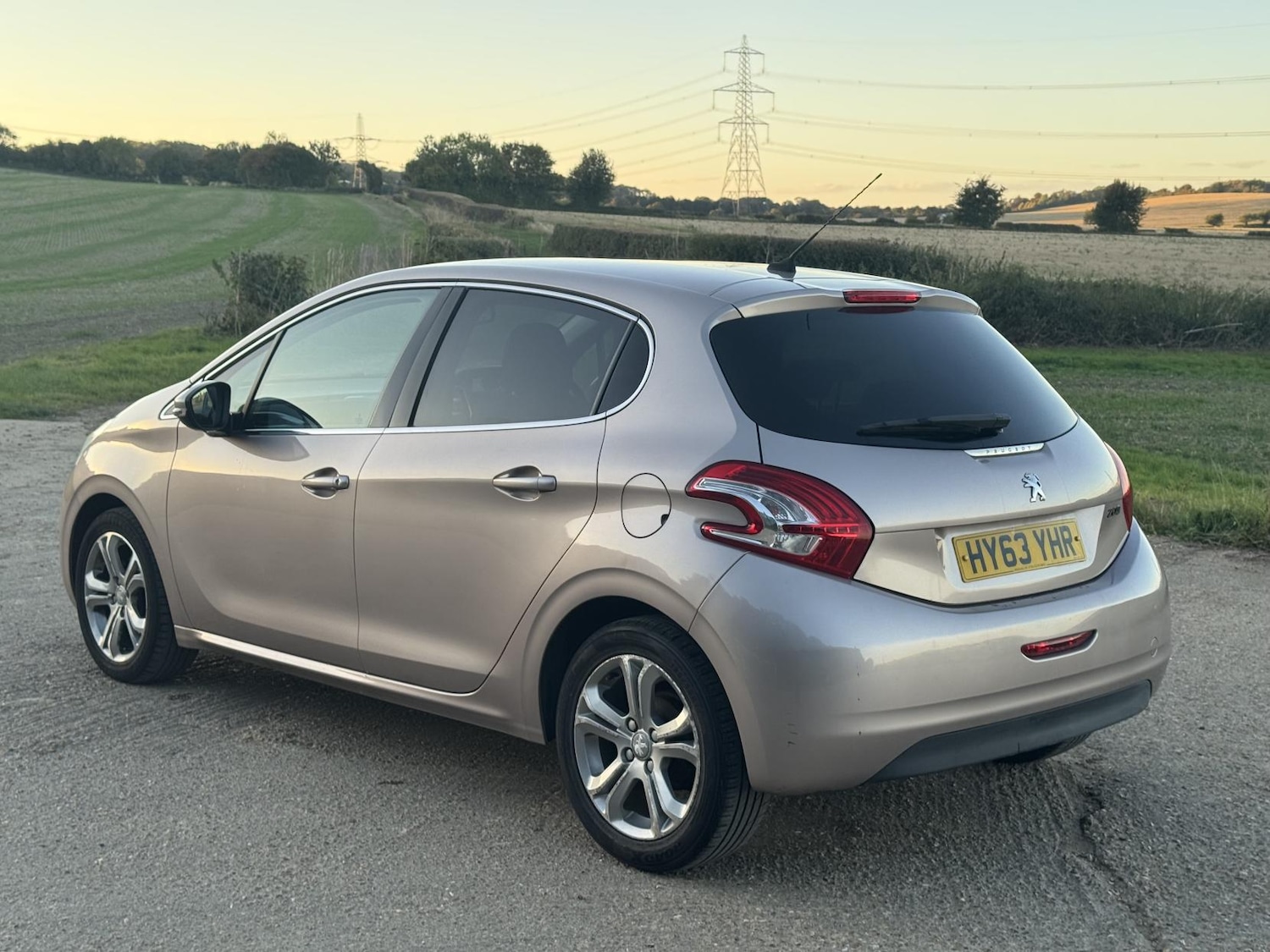 Used Peugeot 208 2013 for sale - 76092260: Photo 8
