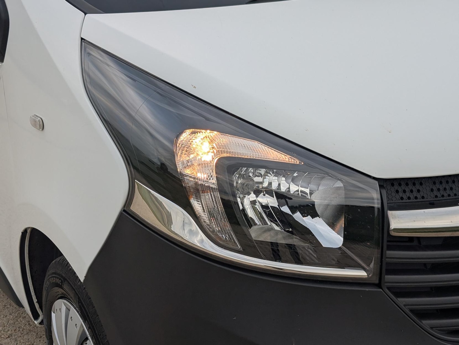 Used Vauxhall Vivaro 2015 for sale - 76092265: Photo 2