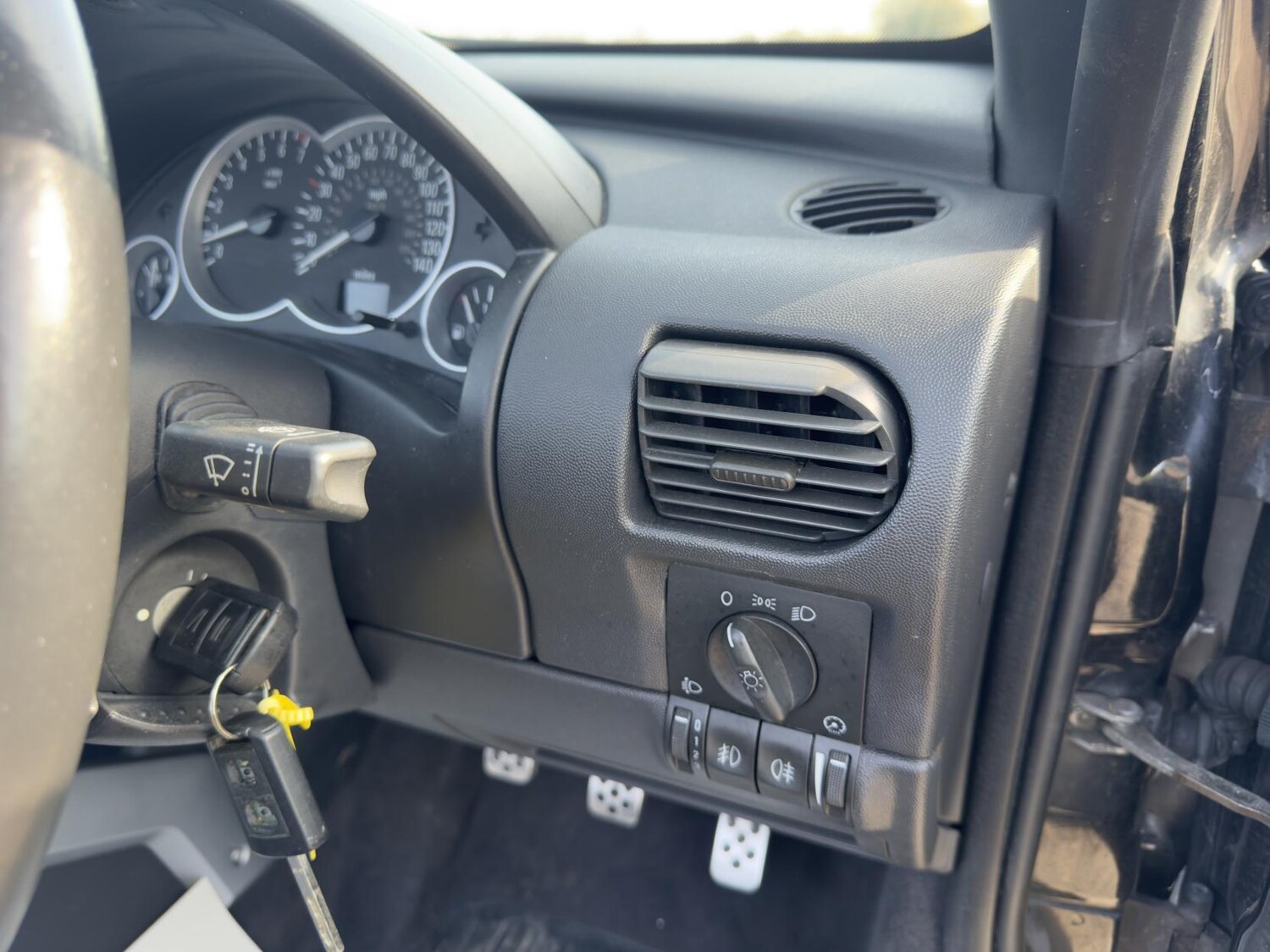 Used Vauxhall Tigra 2005 for sale - 77710776: Photo 15