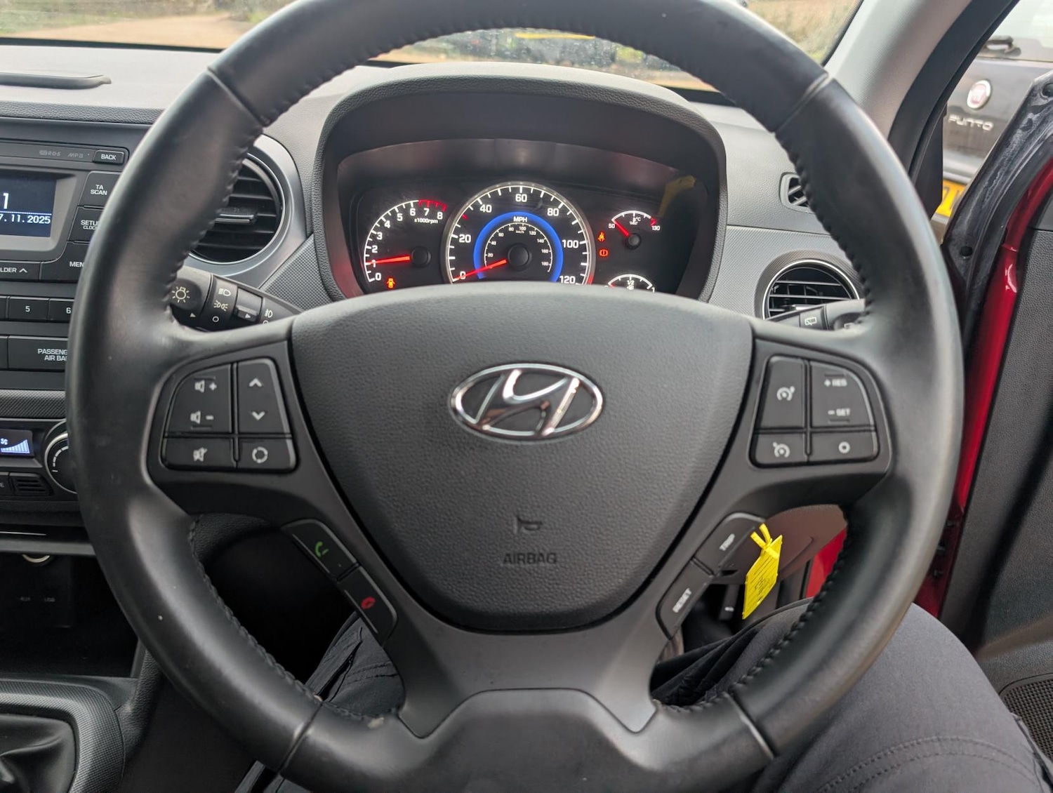 Used Hyundai i10 2017 for sale - 76511214: Photo 9