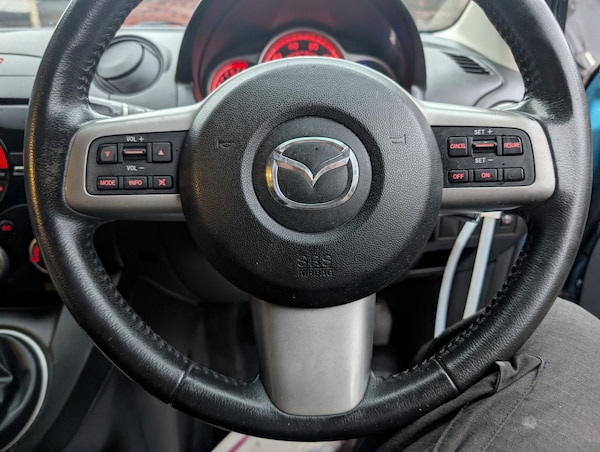 Used Mazda Mazda2 2011 for sale - 75744865: Photo 8