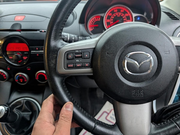 Used Mazda Mazda2 2011 for sale - 75744865: Photo 9