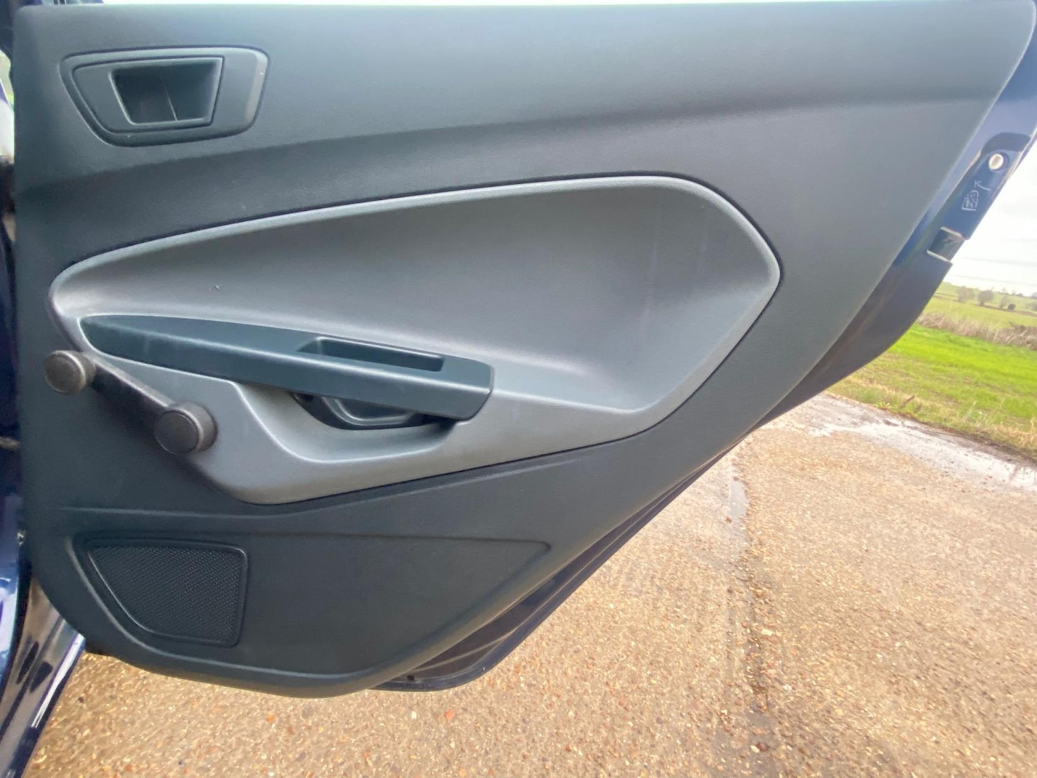 Used Ford Fiesta 2011 for sale - 77210694: Photo 27