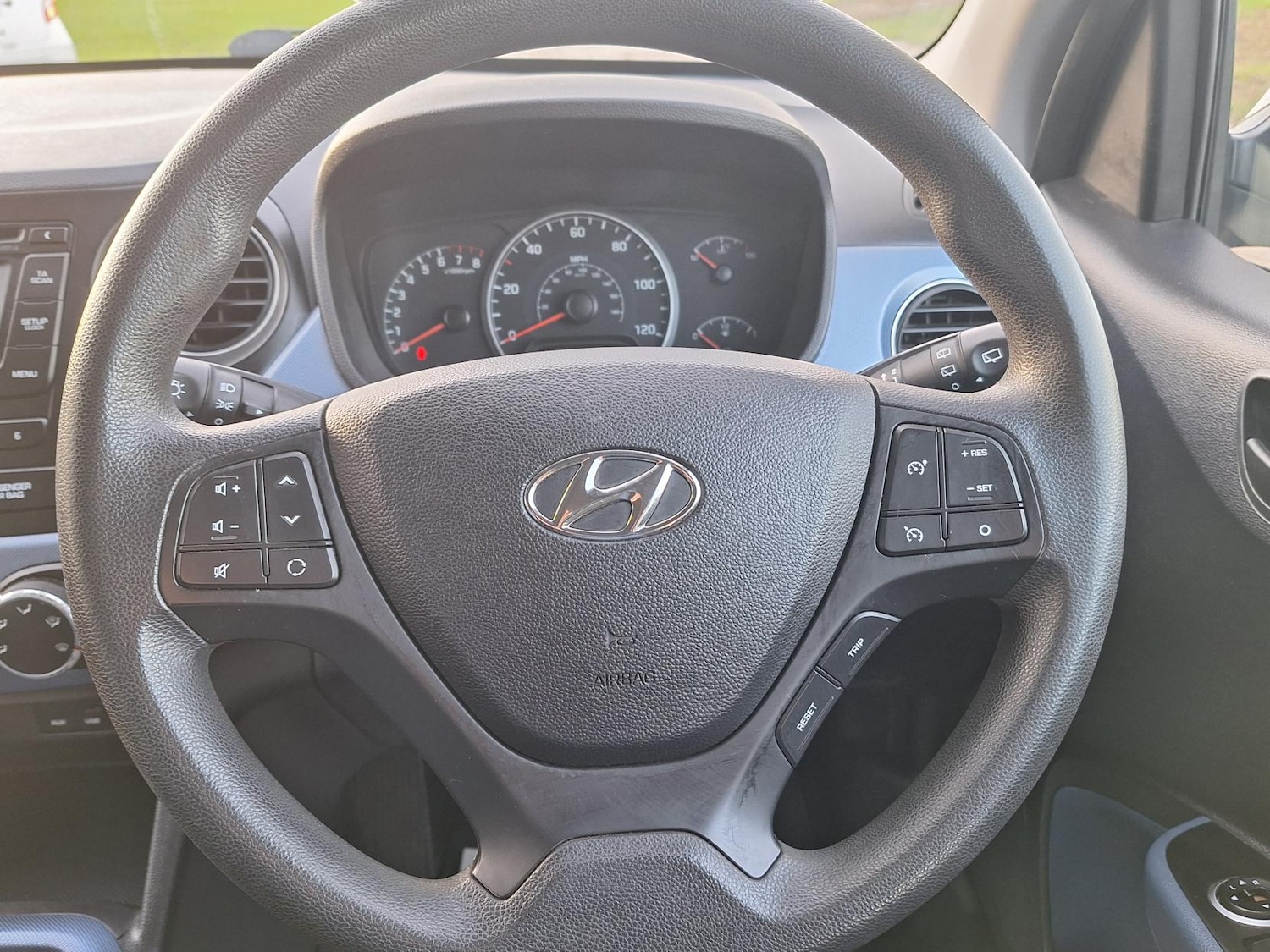 Used Hyundai i10 2014 for sale - 77268881: Photo 15