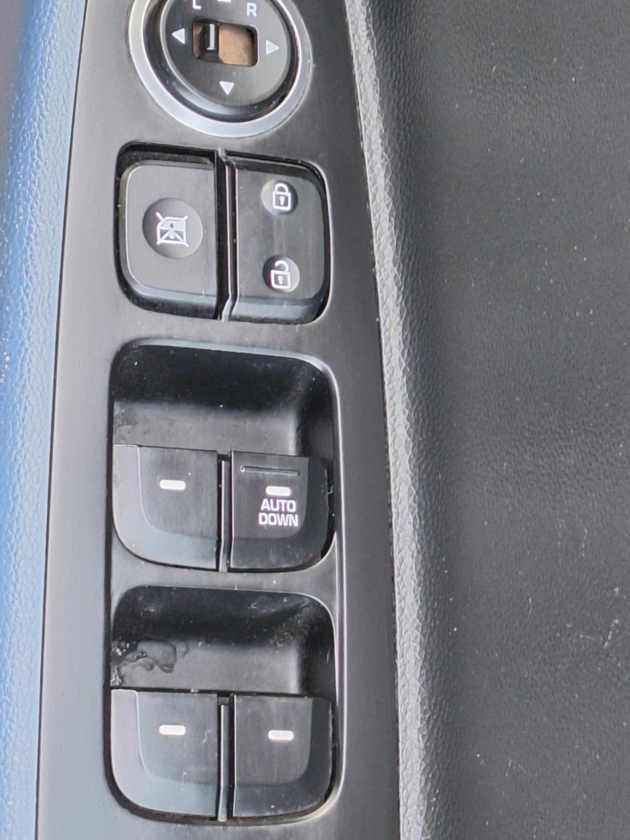 Used Hyundai i10 2014 for sale - 77268881: Photo 24