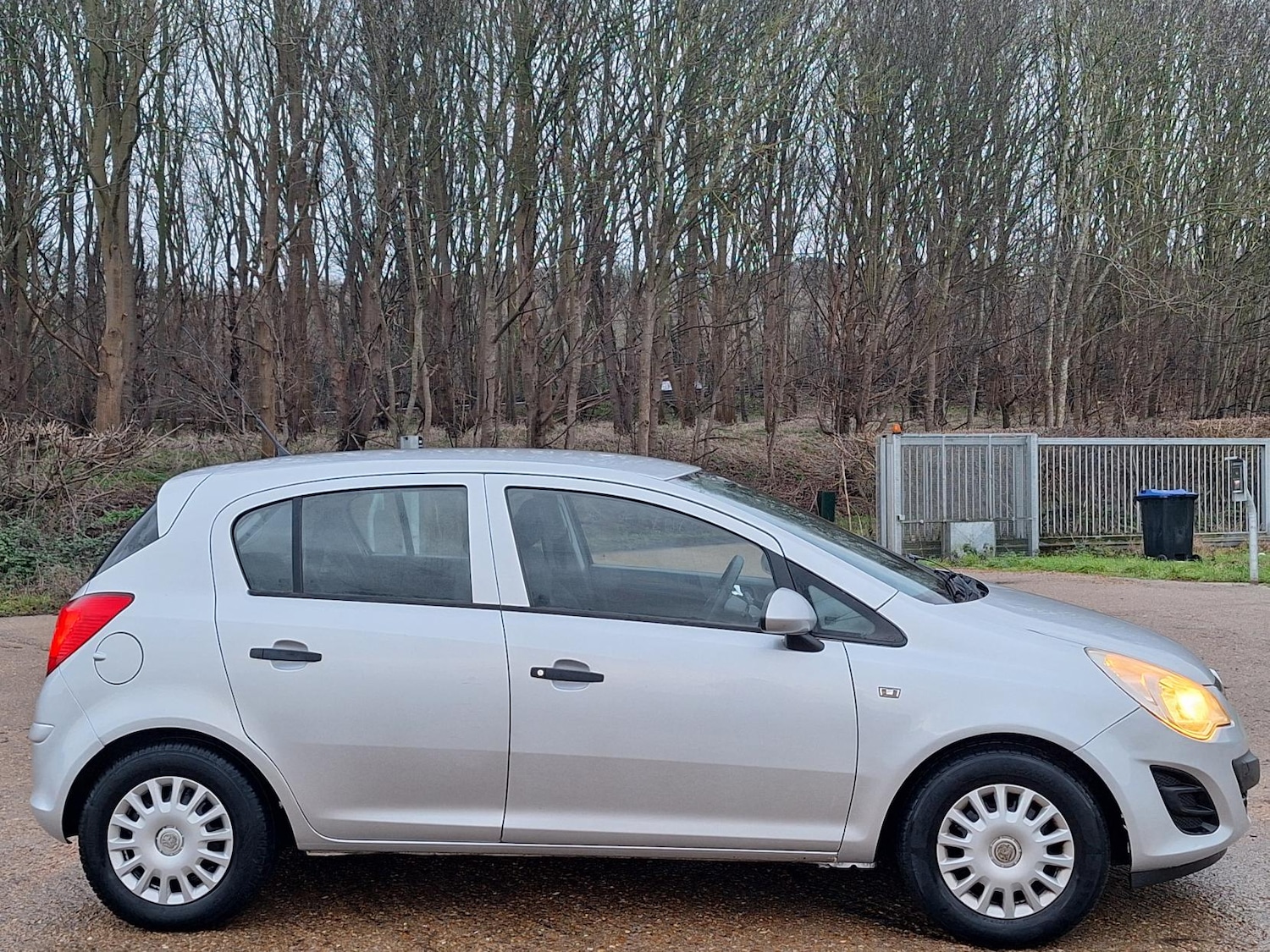 Used Vauxhall Corsa 2011 for sale - 77235606: Photo 2