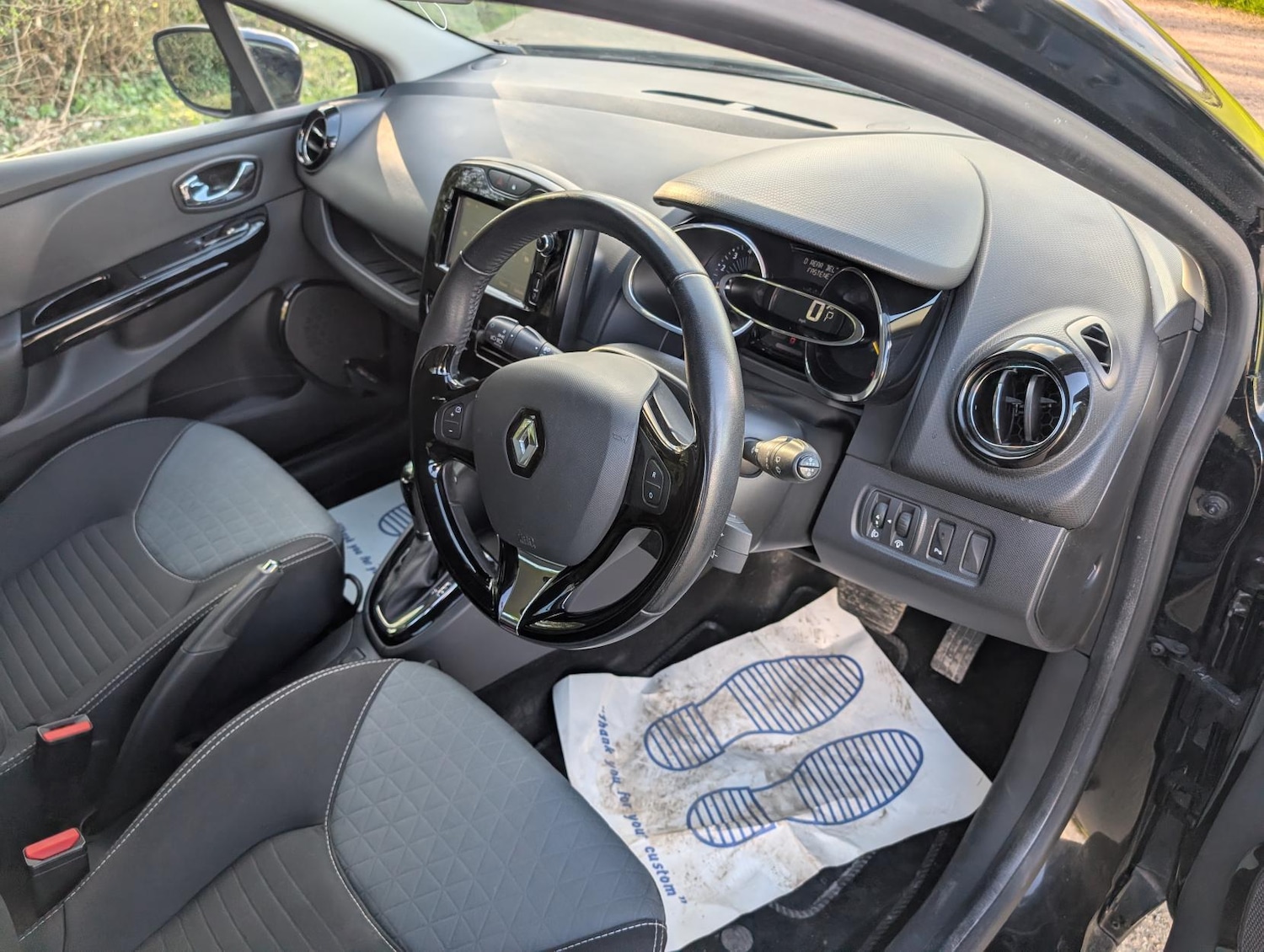 Used Renault Clio 2015 for sale - 77896097: Photo 10