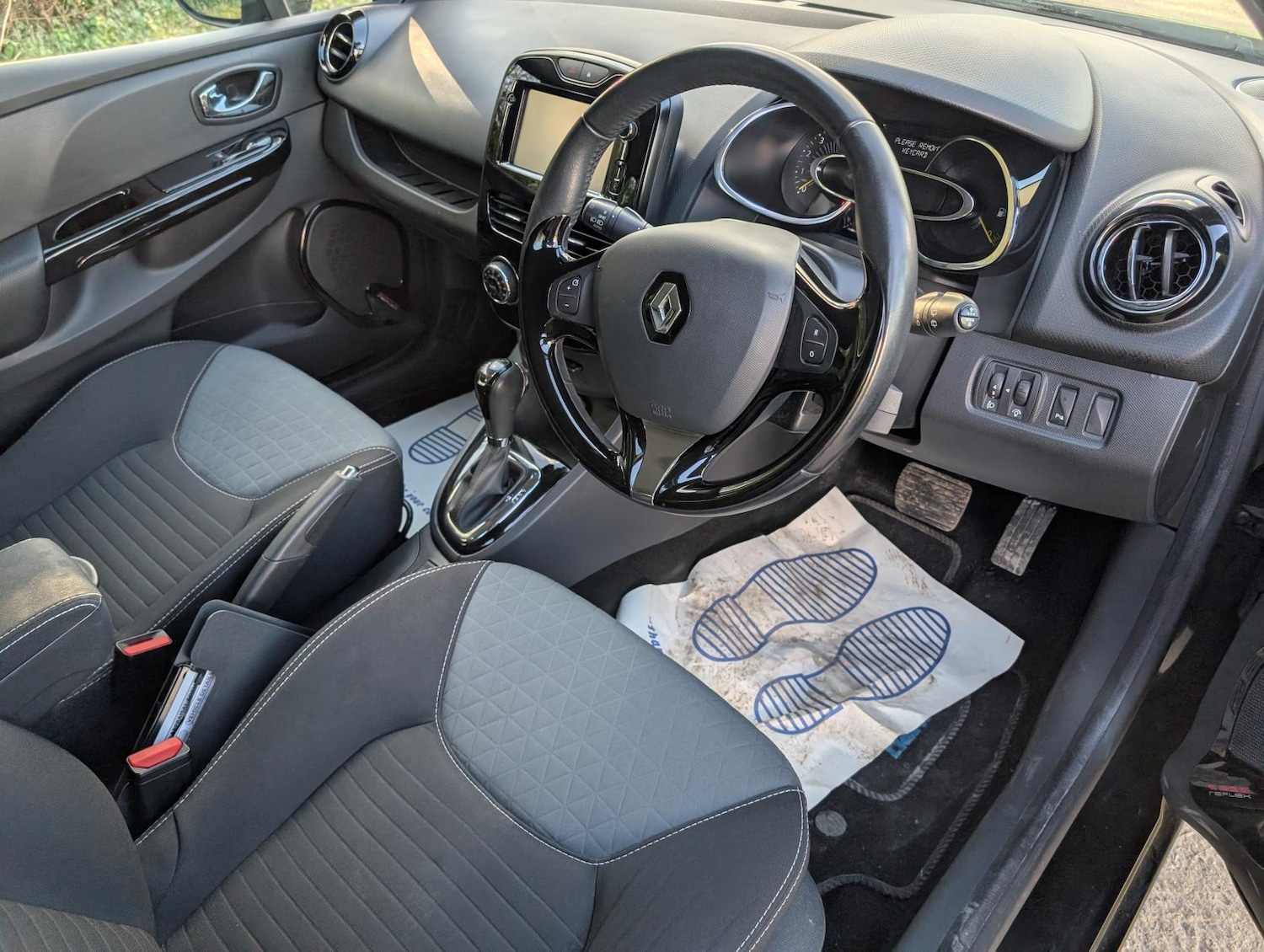 Used Renault Clio 2015 for sale - 77896097: Photo 11