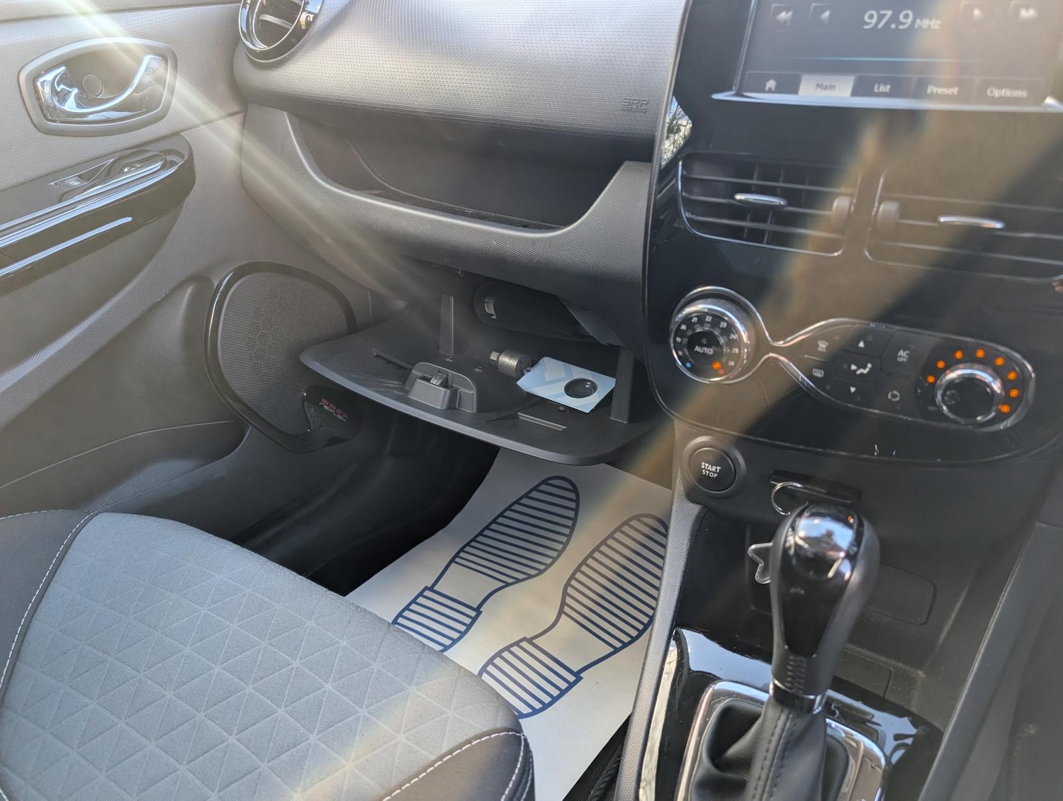 Used Renault Clio 2015 for sale - 77896097: Photo 21