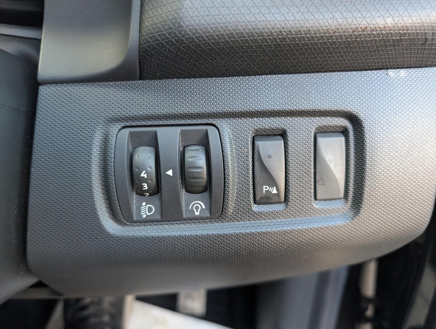 Used Renault Clio 2015 for sale - 77896097: Photo 23