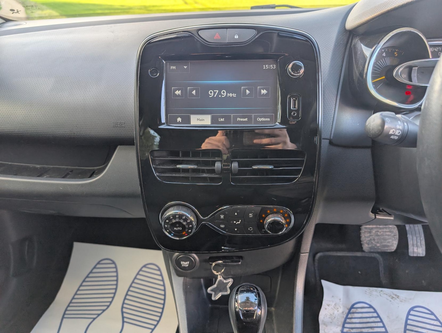 Used Renault Clio 2015 for sale - 77896097: Photo 24