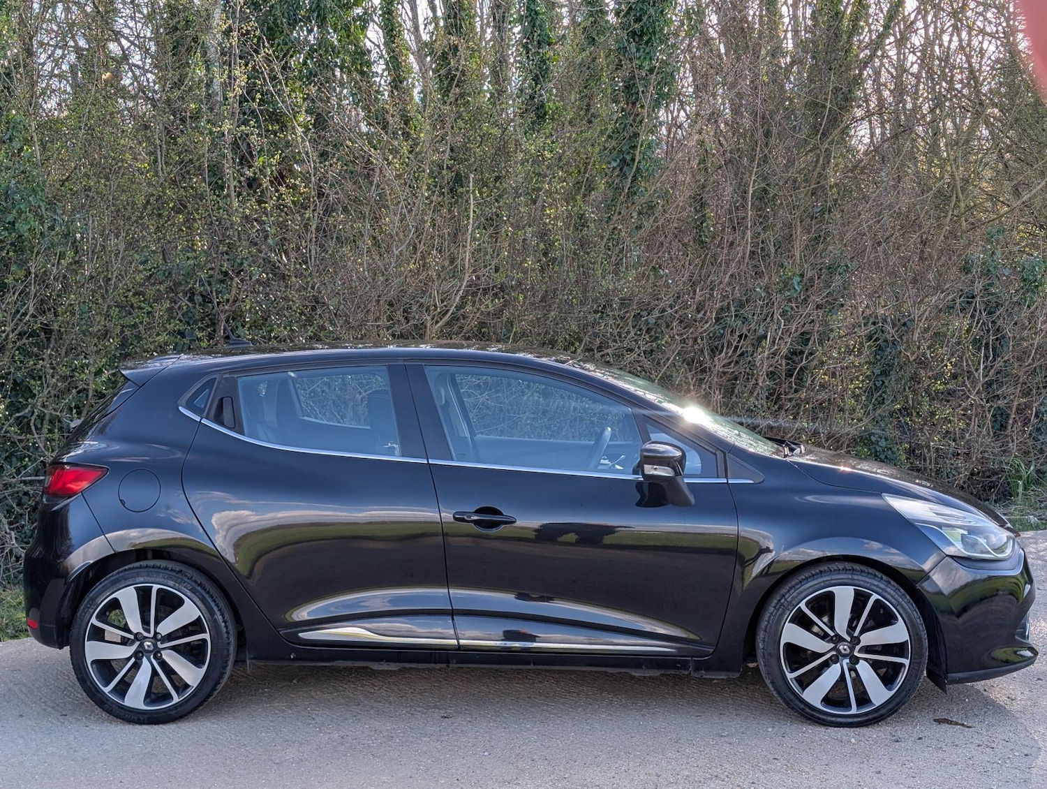 Used Renault Clio 2015 for sale - 77896097: Photo 8