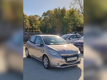 Peugeot - 208